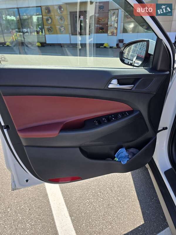 Позашляховик / Кросовер Hyundai Tucson 2017 в Києві