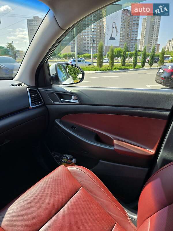 Позашляховик / Кросовер Hyundai Tucson 2017 в Києві