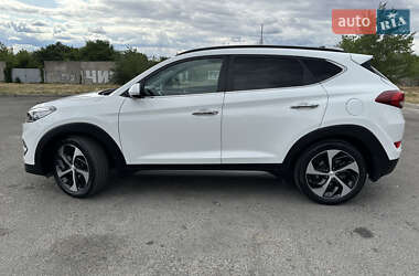 Внедорожник / Кроссовер Hyundai Tucson 2016 в 