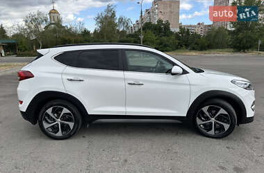 Внедорожник / Кроссовер Hyundai Tucson 2016 в 