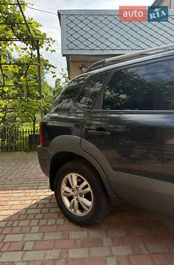 Внедорожник / Кроссовер Hyundai Tucson 2009 в 