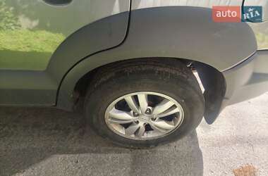 Внедорожник / Кроссовер Hyundai Tucson 2011 в 