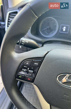 Внедорожник / Кроссовер Hyundai Tucson 2017 в 