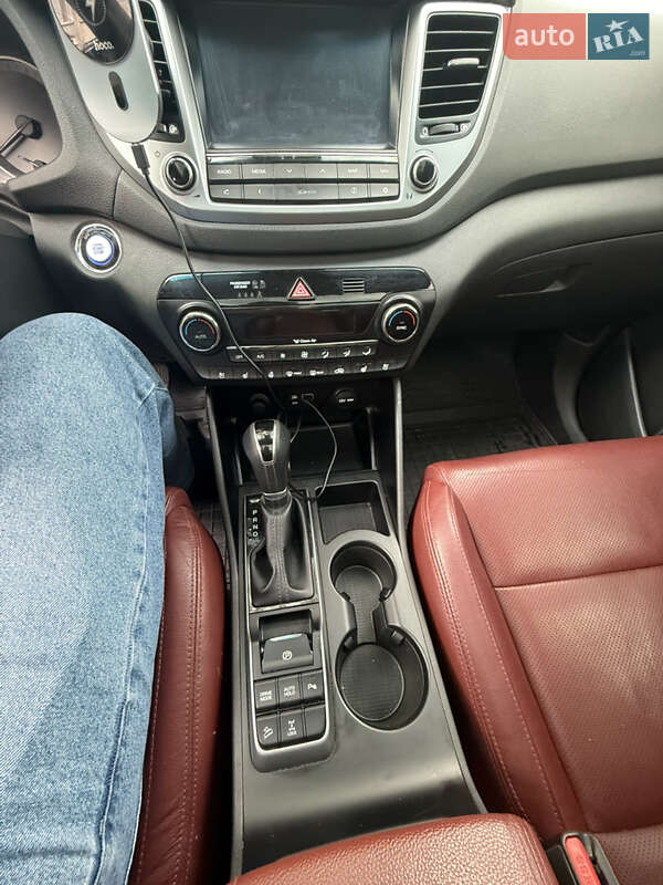 Позашляховик / Кросовер Hyundai Tucson 2016 в Києві