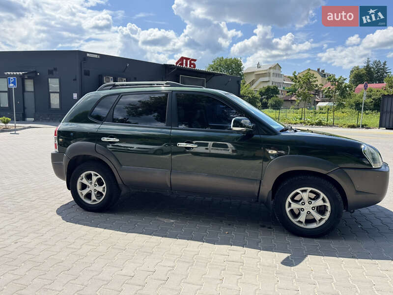 Внедорожник / Кроссовер Hyundai Tucson 2008 в 