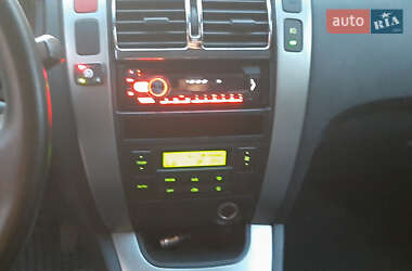 Внедорожник / Кроссовер Hyundai Tucson 2009 в 
