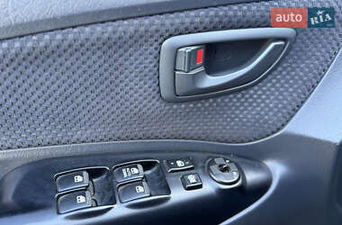 Внедорожник / Кроссовер Hyundai Tucson 2005 в  фото 29 Внедорожник / Кроссовер Hyundai Tucson 2005 в