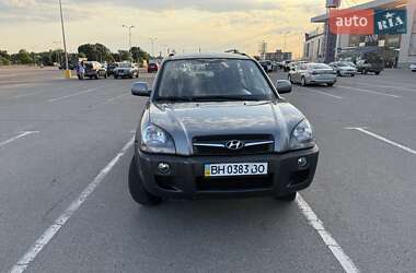 Внедорожник / Кроссовер Hyundai Tucson 2011 в 
