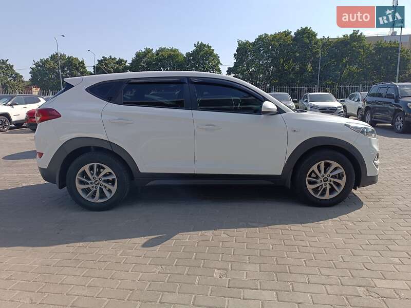 Позашляховик / Кросовер Hyundai Tucson 2015 в Полтаві
