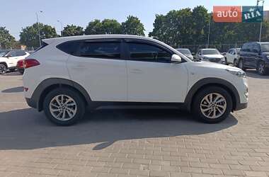 Внедорожник / Кроссовер Hyundai Tucson 2015 в 