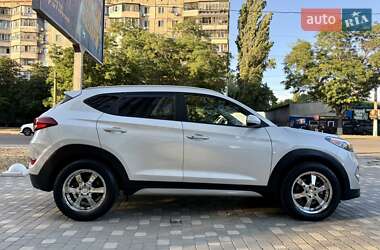 Внедорожник / Кроссовер Hyundai Tucson 2016 в 