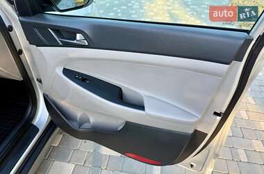 Внедорожник / Кроссовер Hyundai Tucson 2016 в 