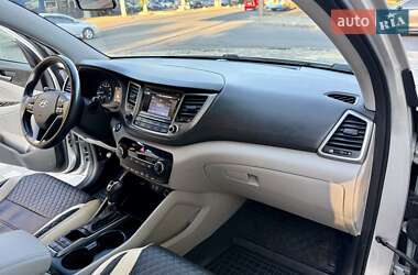 Внедорожник / Кроссовер Hyundai Tucson 2016 в 