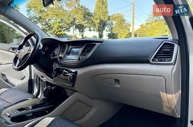 Внедорожник / Кроссовер Hyundai Tucson 2016 в 