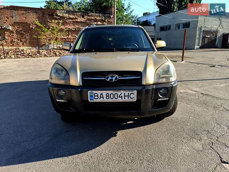 Внедорожник / Кроссовер Hyundai Tucson 2004 в 