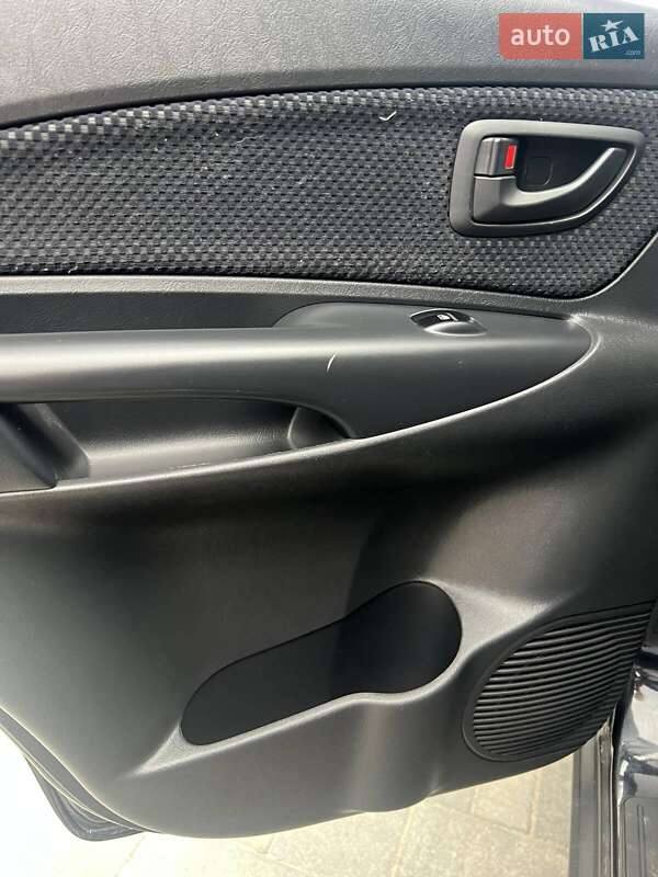 Внедорожник / Кроссовер Hyundai Tucson 2012 в Новых Петровцах