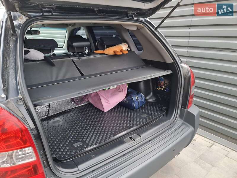 Внедорожник / Кроссовер Hyundai Tucson 2012 в Новых Петровцах