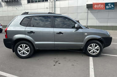 Внедорожник / Кроссовер Hyundai Tucson 2013 в 