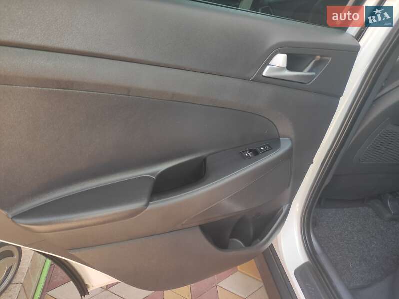 Позашляховик / Кросовер Hyundai Tucson 2016 в Одесі