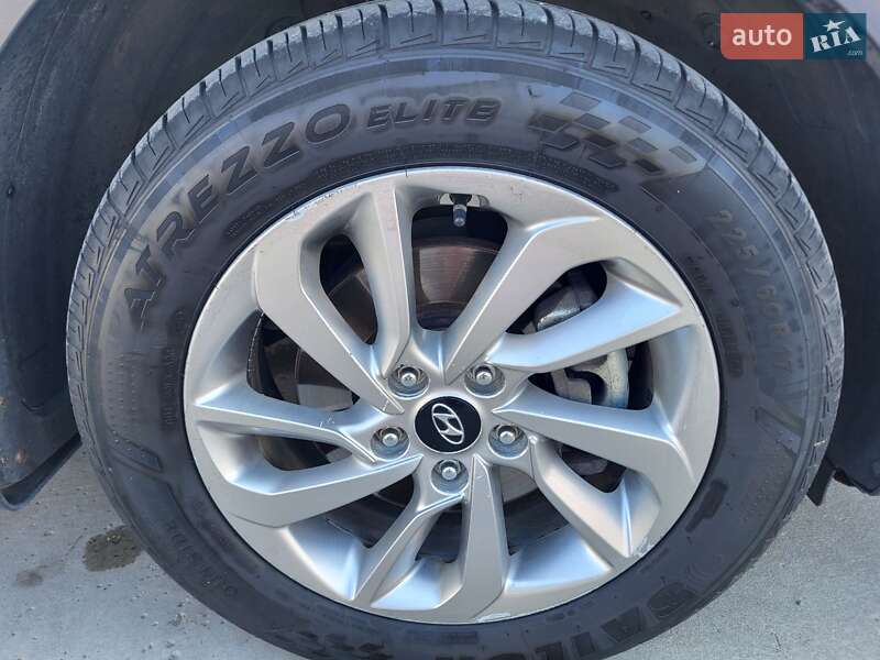 Позашляховик / Кросовер Hyundai Tucson 2016 в Львові