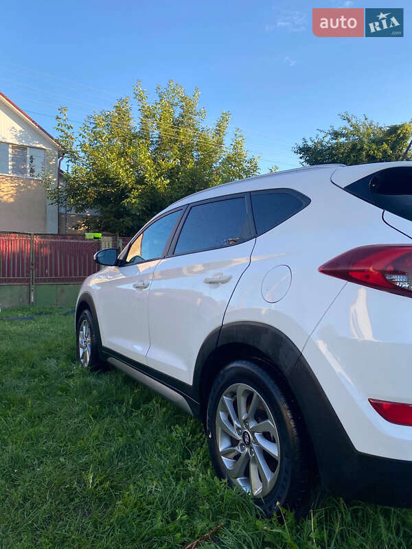Позашляховик / Кросовер Hyundai Tucson 2016 в Києві