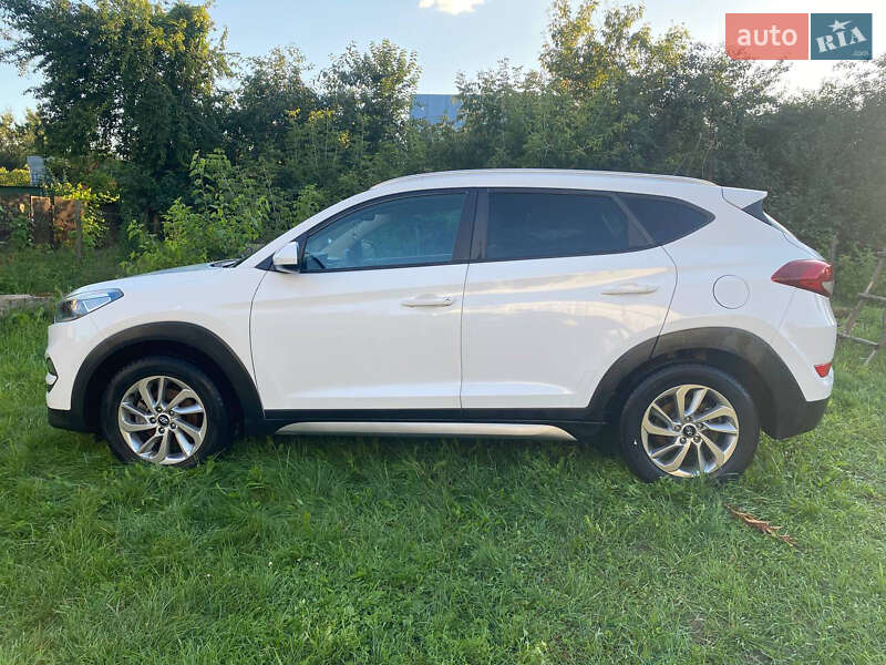 Позашляховик / Кросовер Hyundai Tucson 2016 в Києві