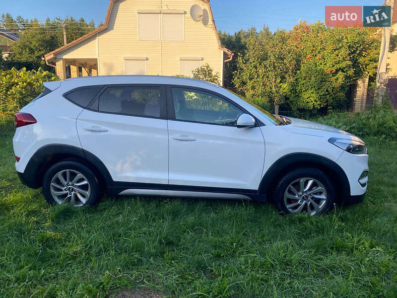 Позашляховик / Кросовер Hyundai Tucson 2016 в Києві