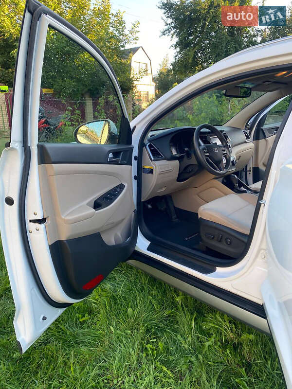 Позашляховик / Кросовер Hyundai Tucson 2016 в Києві