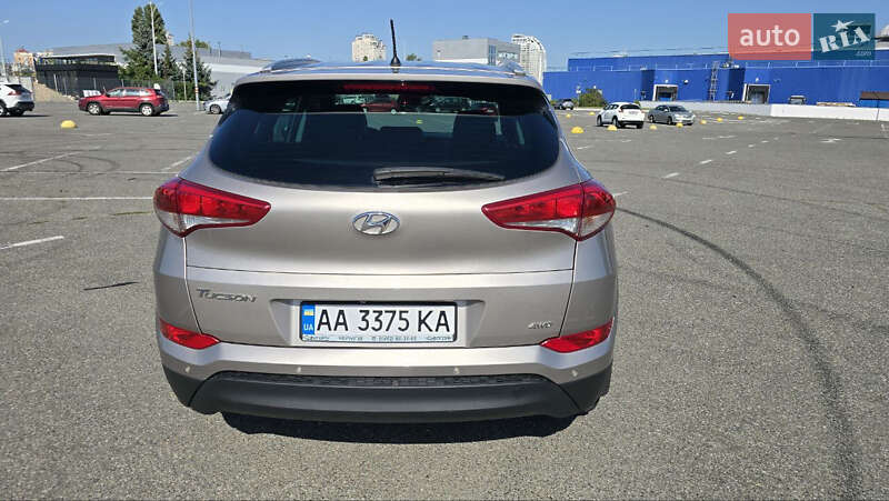 Позашляховик / Кросовер Hyundai Tucson 2016 в Києві