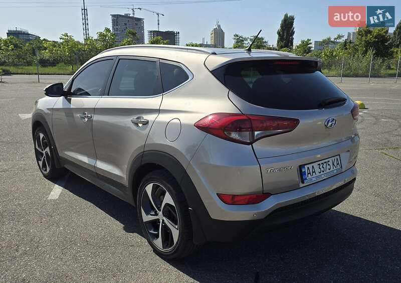 Позашляховик / Кросовер Hyundai Tucson 2016 в Києві