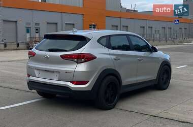Внедорожник / Кроссовер Hyundai Tucson 2016 в 