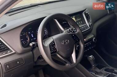 Внедорожник / Кроссовер Hyundai Tucson 2016 в 