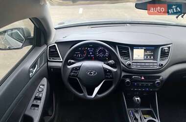 Внедорожник / Кроссовер Hyundai Tucson 2016 в 