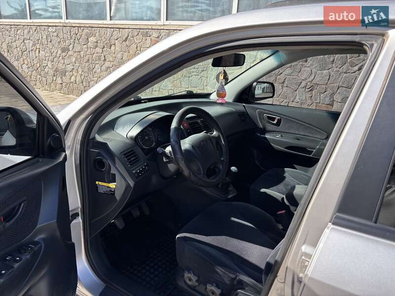 Позашляховик / Кросовер Hyundai Tucson 2005 в Ромнах фото 9 Позашляховик / Кросовер Hyundai Tucson 2005 в Ромнах
