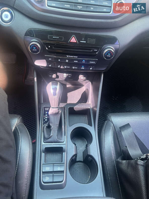 Позашляховик / Кросовер Hyundai Tucson 2015 в Кам'янському