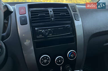 Внедорожник / Кроссовер Hyundai Tucson 2005 в 