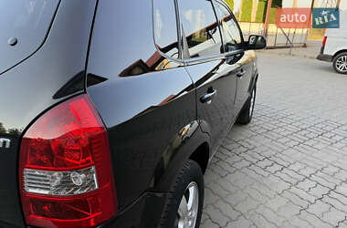 Внедорожник / Кроссовер Hyundai Tucson 2009 в 
