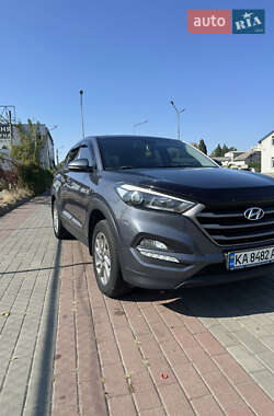 Позашляховик / Кросовер Hyundai Tucson 2016 в  фото 2 Позашляховик / Кросовер Hyundai Tucson 2016 в