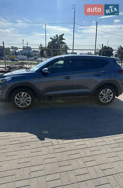 Позашляховик / Кросовер Hyundai Tucson 2016 в  фото 4 Позашляховик / Кросовер Hyundai Tucson 2016 в