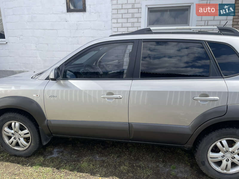 Внедорожник / Кроссовер Hyundai Tucson 2007 в Змиеве фото 2 Внедорожник / Кроссовер Hyundai Tucson 2007 в Змиеве