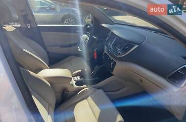 Внедорожник / Кроссовер Hyundai Tucson 2017 в 