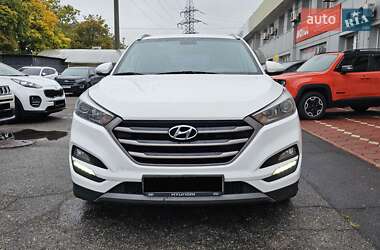 Внедорожник / Кроссовер Hyundai Tucson 2016 в 
