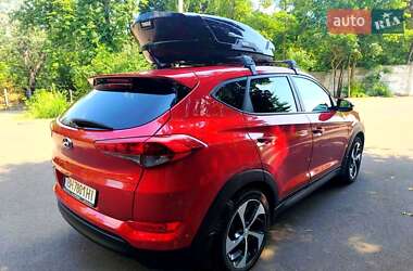 Внедорожник / Кроссовер Hyundai Tucson 2016 в 