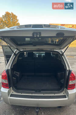 Внедорожник / Кроссовер Hyundai Tucson 2006 в 