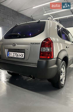 Внедорожник / Кроссовер Hyundai Tucson 2007 в 