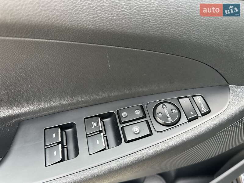 Позашляховик / Кросовер Hyundai Tucson 2015 в Луцьку