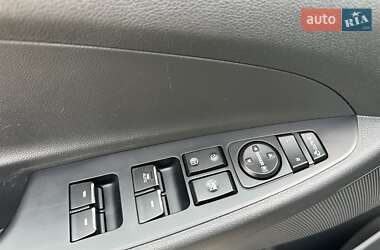 Внедорожник / Кроссовер Hyundai Tucson 2015 в 