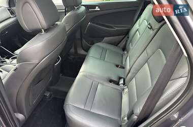 Внедорожник / Кроссовер Hyundai Tucson 2015 в 