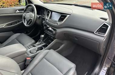 Внедорожник / Кроссовер Hyundai Tucson 2015 в 