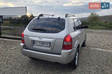 Внедорожник / Кроссовер Hyundai Tucson 2006 в  фото 2 Внедорожник / Кроссовер Hyundai Tucson 2006 в